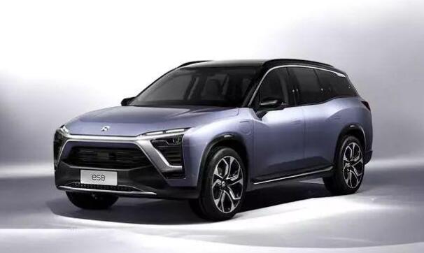 新能源汽车：驶向未来的绿色引擎.jpg